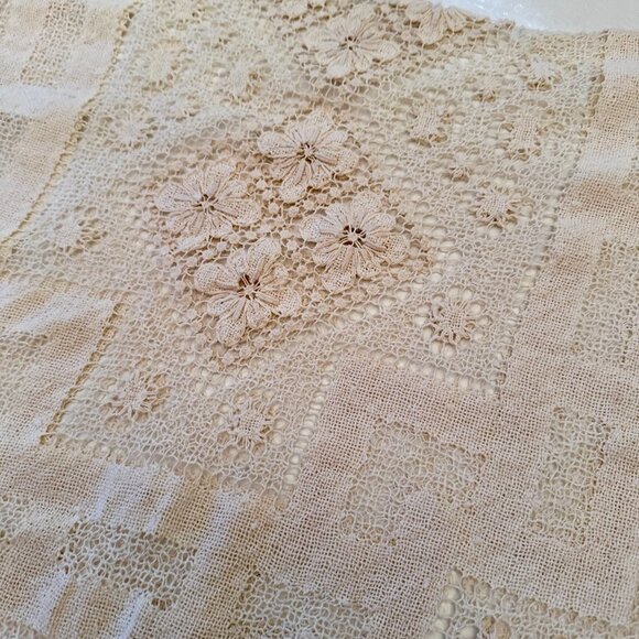 Cream colored Crochet TableCloth 60" x 78" - Picture 13 of 15